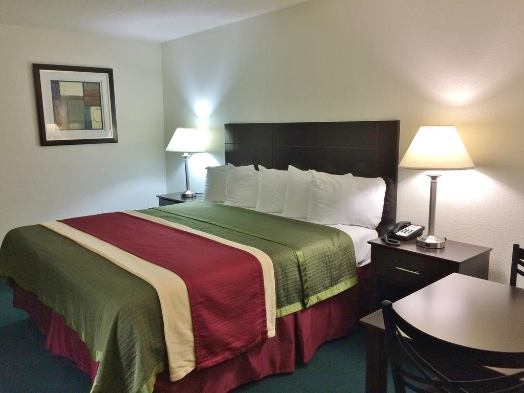 Travel Inn & Suites Atlanta Texas エクステリア 写真
